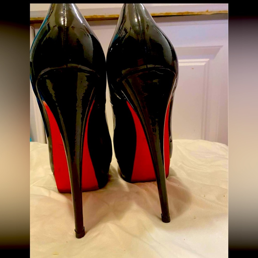 Louboutin hills. Size 10